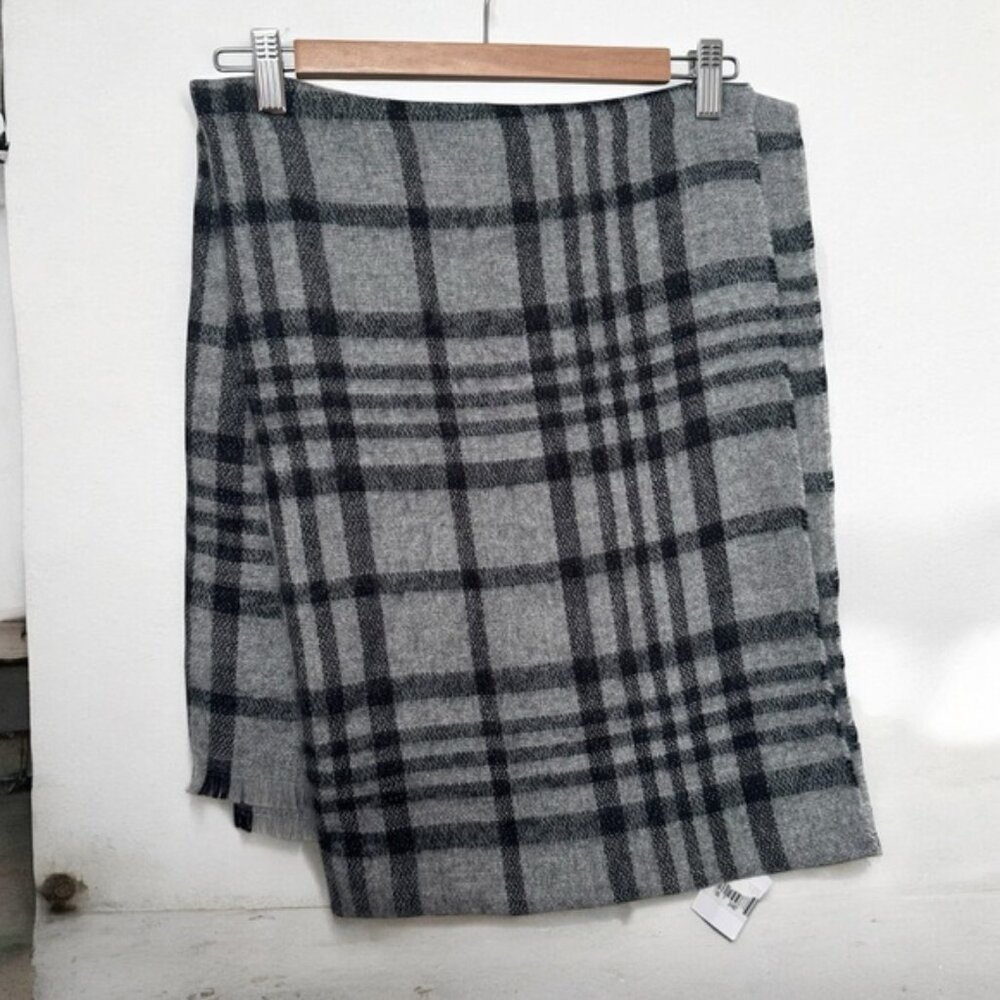 NWT ETEREO PLAID BLANKET SCARF